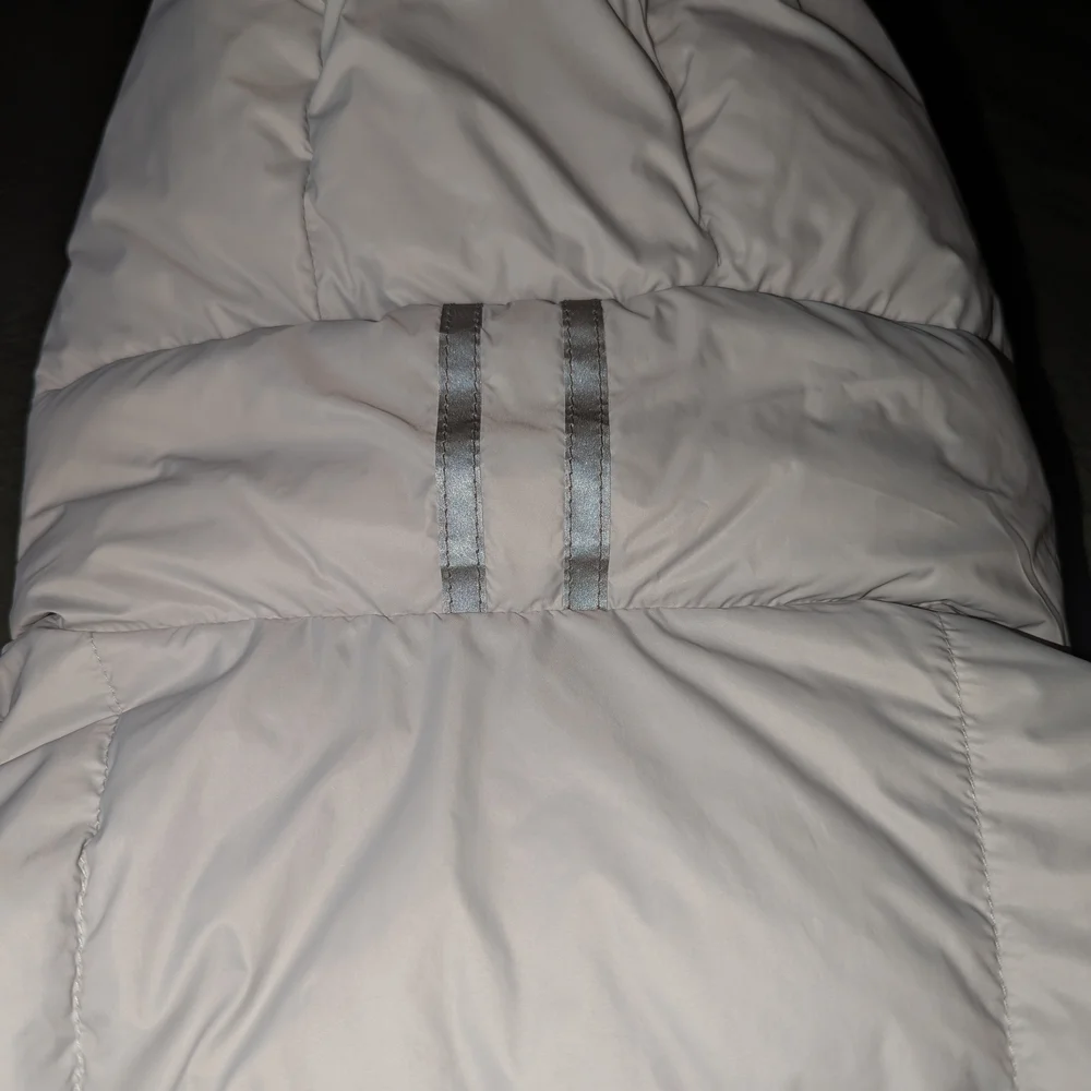 Canada Goose White Puffer Jacket with Hood. Note: This Jacket Runs Small. - Picture 4 of 11